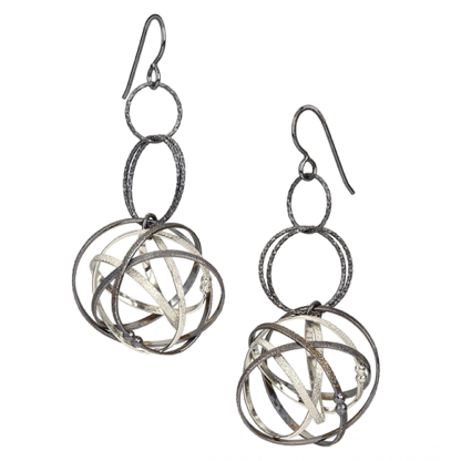 Mobius Mixed Triple Ring Earring 
Oxidized sterling, bright silver

ERDR34-S-OX
220.