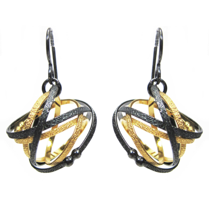 Mobius Mixed Drop Earring
Oxidized silver, 22K gold vermeil
ERDR32-G-OX Mobius Mixed Drop Earring
Oxidized silver, 22K gold vermeil
ERDR32-G-OX