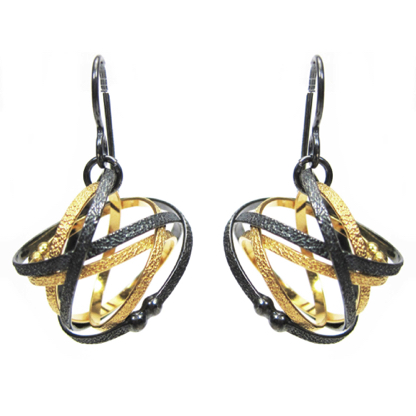 Mobius Mixed Drop Earring 

Oxidized silver, 22K gold vermeil
ERDR32-G-OX