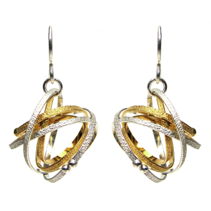 Mobius Mixed Drop Earring
22K gold vermeil, sterling
ERDR32-G-S Mobius Mixed Drop Earring
22K gold vermeil, sterling
ERDR32-G-S