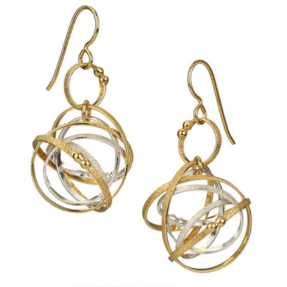 Mixed Mobius Loop Earring 

22K gold vermeil, sterling
ERDR37-S-G