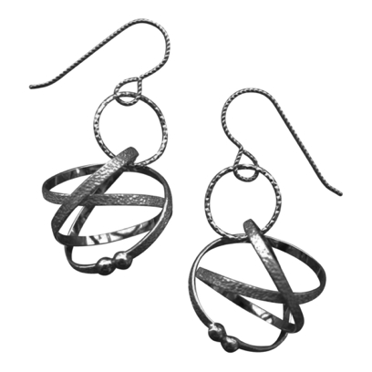 Mobius Loop Earring (sm)

Oxidized Sterling silver
ERDR38-OX