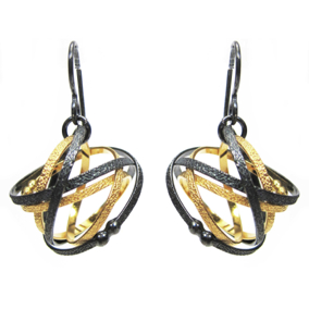 Mobius Mixed Drop Earring (lg)
22K gold vermeil, sterling
ERDR32-G-OX