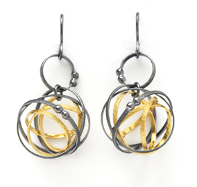 Mixed Mobius Loop Earring 
22K gold vermeil, silver OX
ERDR37-G-OX