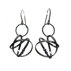 Mobius Loop Earring (sm)
Oxidized Sterling silver
ERDR38-OX